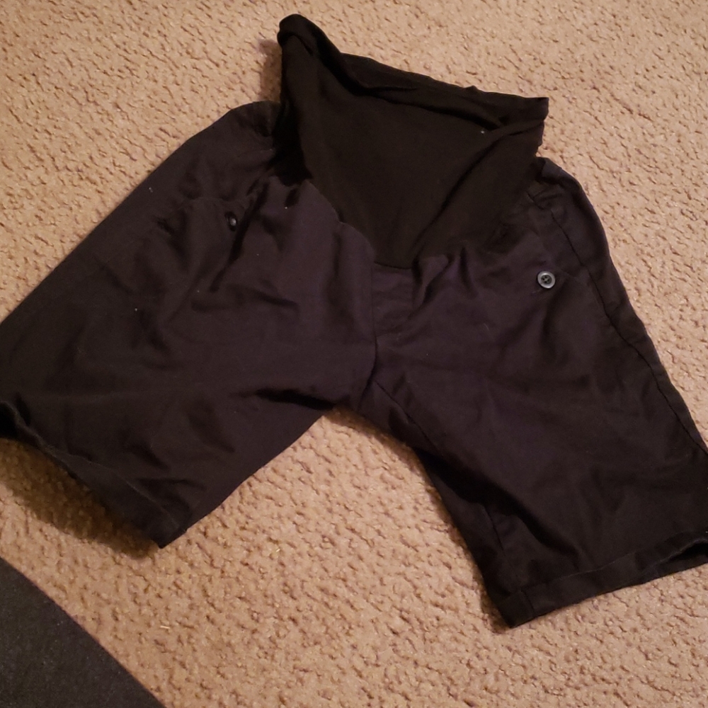 NWOT Maternity shorts